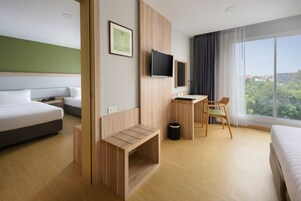 Minibar, in-room safe, individually decorated, individually furnished