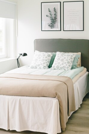 Cortinas blackout, tabla de planchar con plancha y wifi gratis 