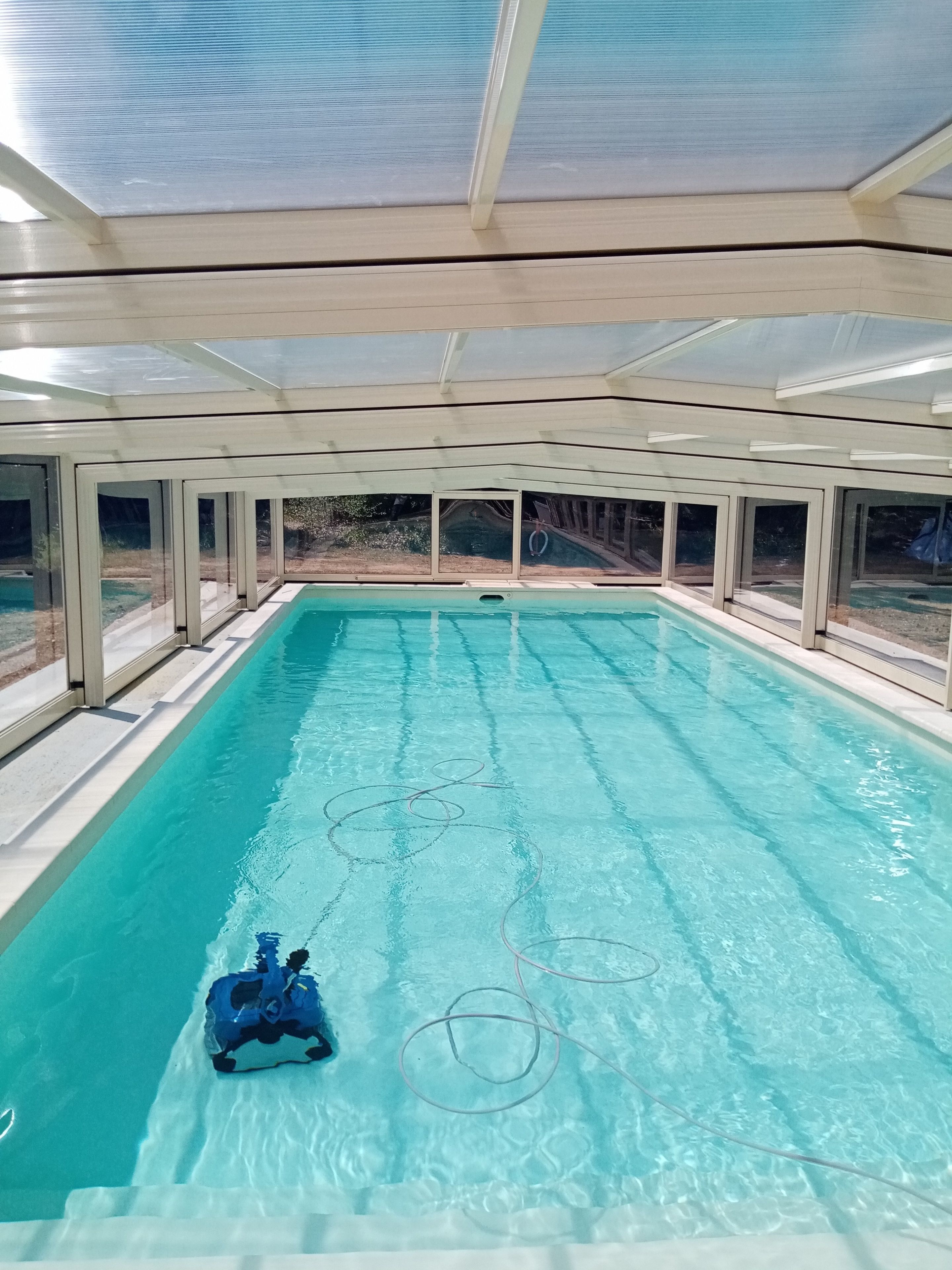 Breakfast and dinner served