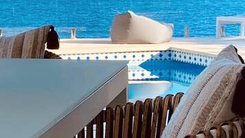 Outdoor pool, a heated pool