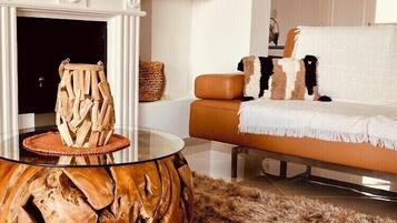 Smart TV, fireplace, foosball, books