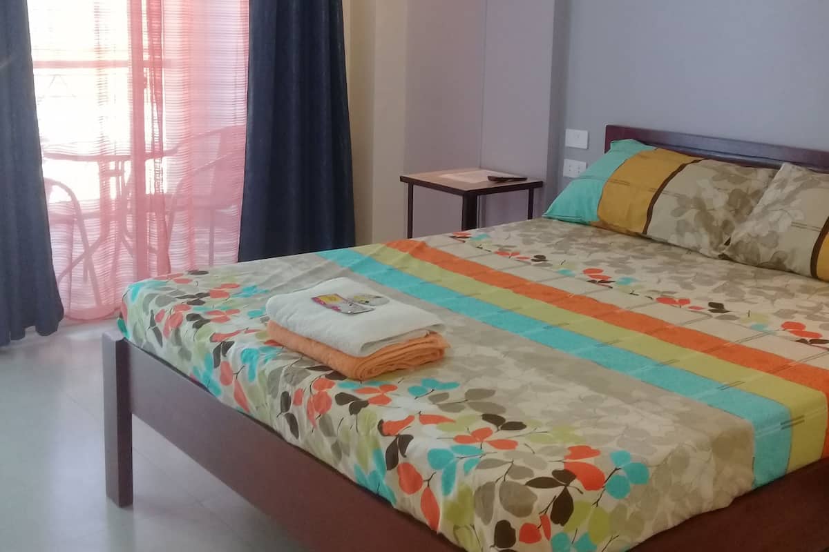 In-room safe, desk, WiFi (free), bed sheets