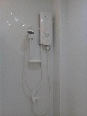 Bathroom shower - D&B Bluestar Beach Resort (Panglao)