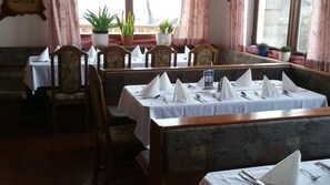 Petit-déjeuner continental (10 EUR par personne)
