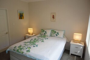 2 bedrooms, iron/ironing board, travel cot, free WiFi