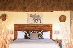 In-room safe, desk, laptop workspace, free WiFi - Golden Impalas Bush Resort (Hammanskraal)