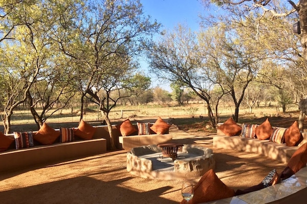 Aperto a colazione, pranzo e cena, cucina locale e internazionale