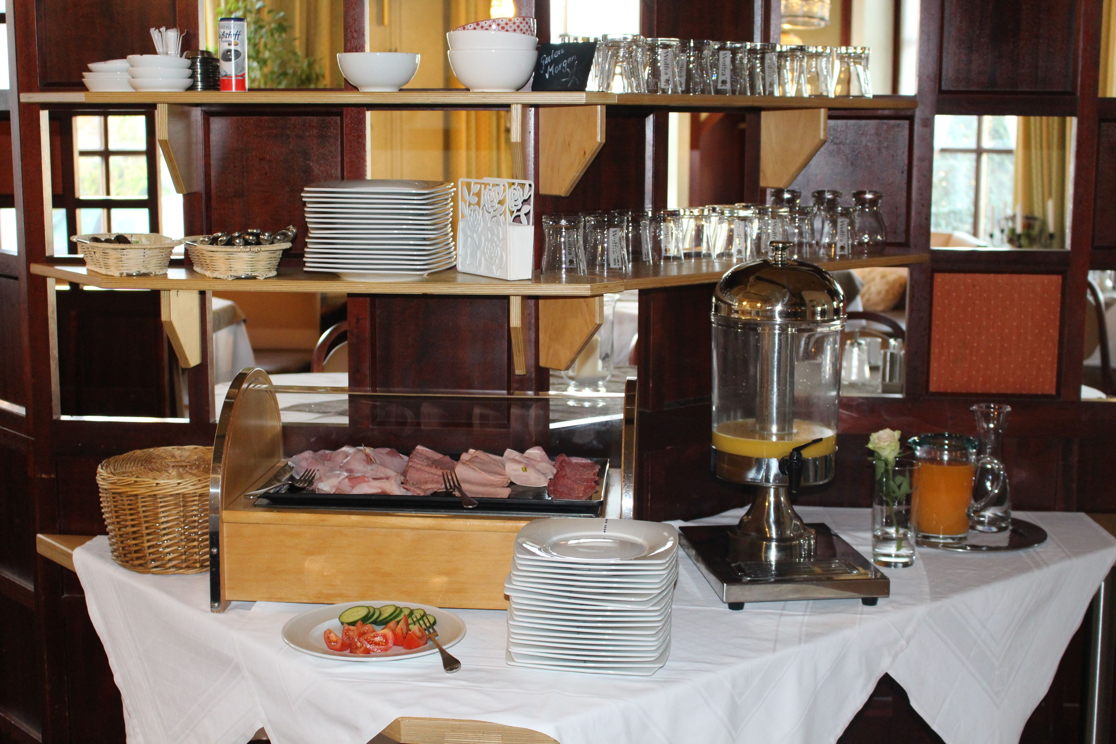 Bữa sáng kiểu Âu hàng ngày (9.5 EUR/mỗi người) 