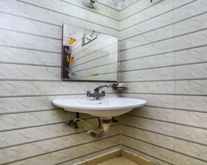 Shower, hydromassage showerhead, towels, soap