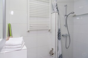 Classic Apartment | Bilik Mandi | Pancuran mandi, pengering rambut 