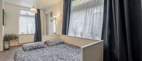 City Apartment | Ruang tamu | TV skrin rata