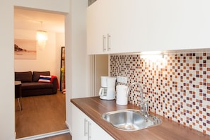 City Apartment | Dapur peribadi | Peti sejuk, ketuhar, dapur, pembancuh kopi/teh 