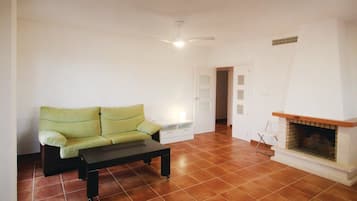 Family House, 3 Bedrooms, Pool View | Living area