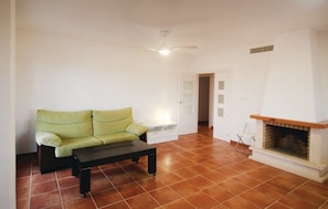 Family House, 3 Bedrooms, Pool View | Living area