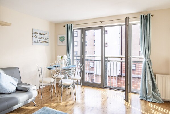 Smart TV, Netflix, streaming services