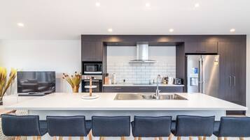 Réfrigérateur, micro-ondes, four, lave-vaisselle