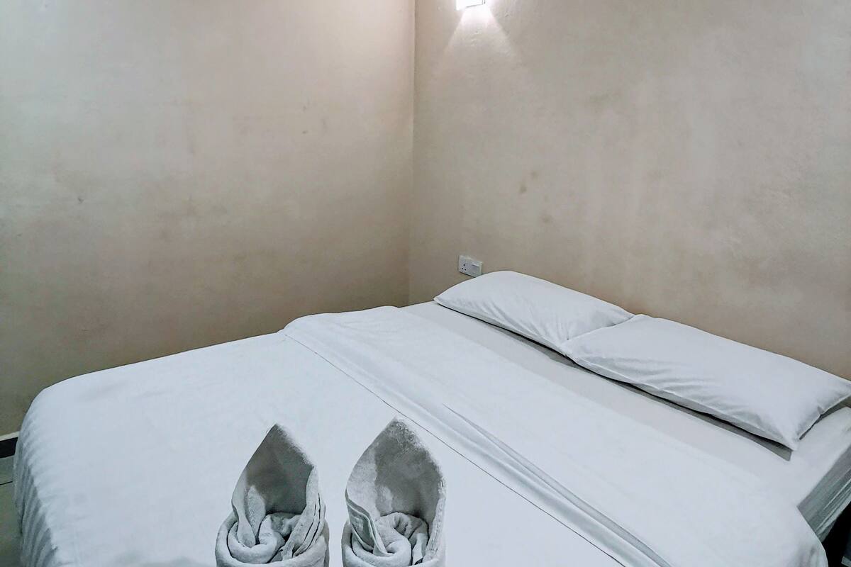 Standard Double Room | WiFi (free), bed sheets