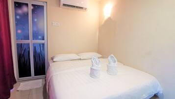 Standard Double Room | Free WiFi, bed sheets