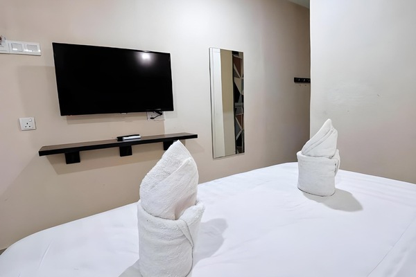 WiFi (free), bed sheets