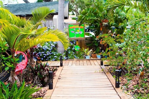 Coastal Bliss with hot tub - 4 miles to beaches