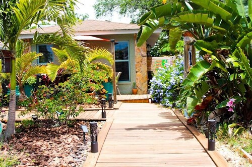 Coastal Bliss with hot tub - 4 miles to beaches