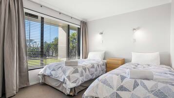 2 bedrooms, iron/ironing board, WiFi