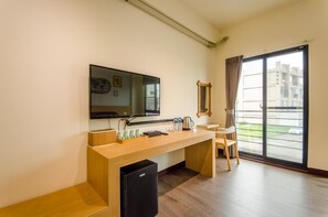 Deluxe Double Room, 1 Queen Bed | Desk, blackout drapes, free WiFi - Anping 1923 Homestay (Tainan)