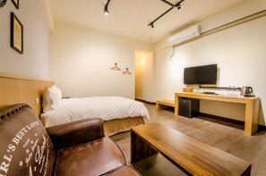 Deluxe Double Room, 1 Queen Bed | Desk, blackout drapes, free WiFi - Anping 1923 Homestay (Tainan)