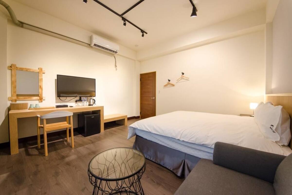 Double Room, 1 Queen Bed, Patio | Desk, blackout drapes, free WiFi