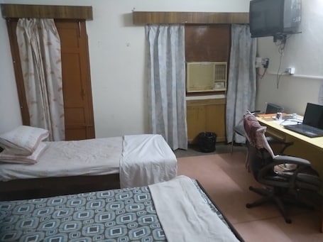 1 bedroom, iron/ironing board, free WiFi, bed sheets. Best Homestay,Centrally located,Sector-18,Near City Centre