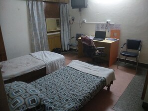 3 bedrooms, iron/ironing board, free WiFi, bed sheets - Best Homestay,Centrally located,Sector-18,Near City Centre (CHANDIGARH)