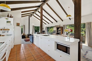 Kühlschrank, Mikrowelle, Ofen, Geschirrspüler