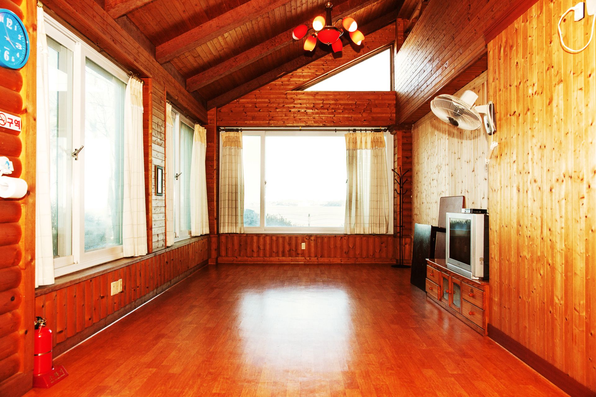 1F Sun B | Soundproofing, free WiFi, bed sheets