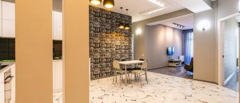 Lejlighed - 3 soveværelser (Saakadze Square) | Opholdsområde | Fladskærms-tv