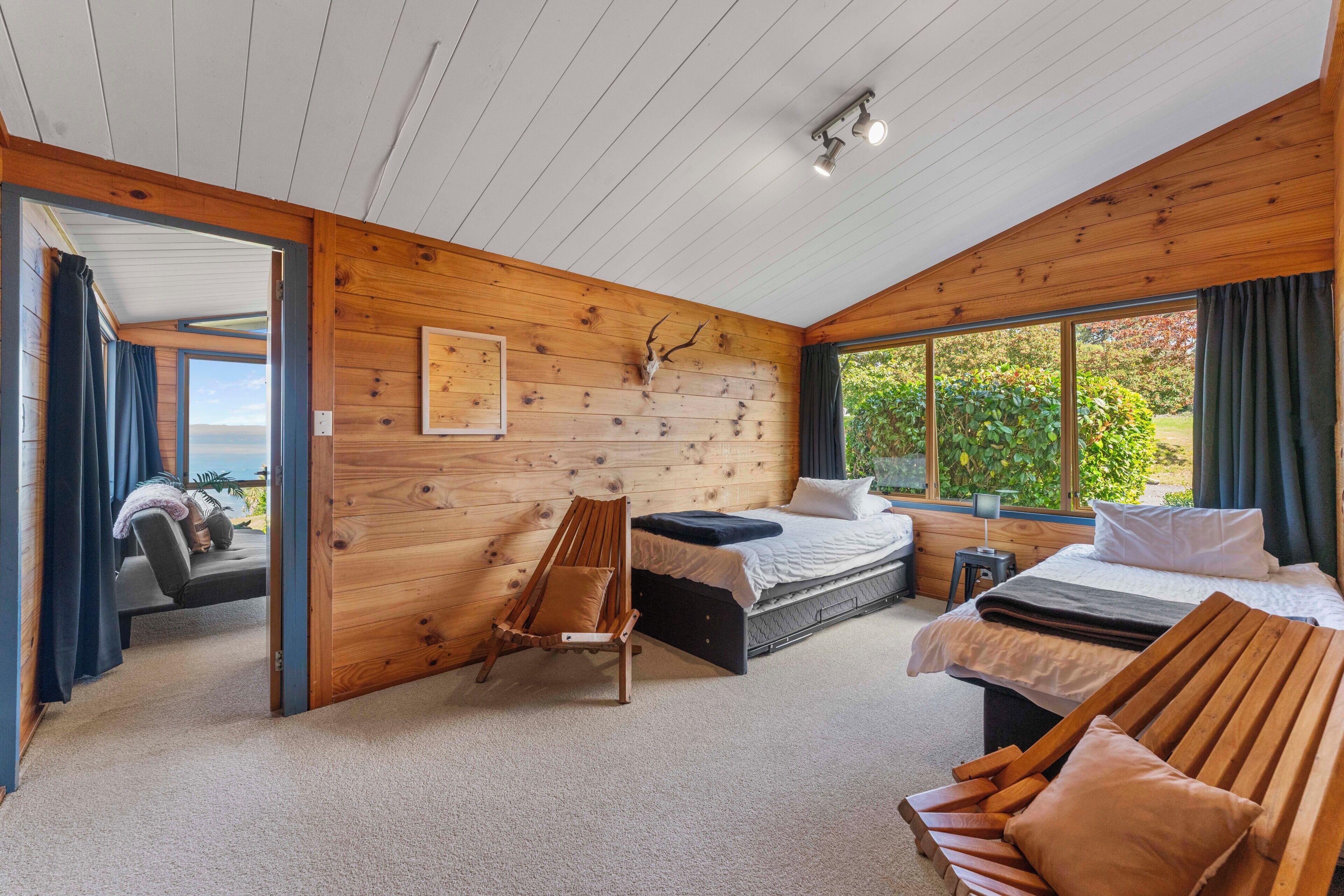 5 bedrooms, iron/ironing board, WiFi, bed sheets