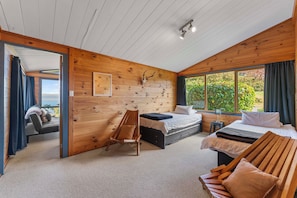 5 bedrooms, iron/ironing board, WiFi, bed sheets