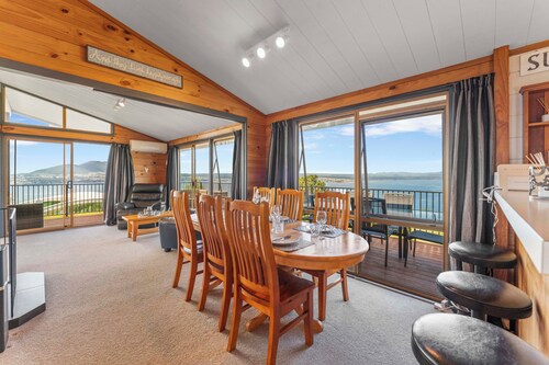 Heights Haven - Acacia Bay Holiday Home