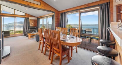 Heights Haven - Acacia Bay Holiday Home