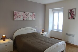 4 chambres, lit parapluie, Wi-Fi gratuit, draps fournis