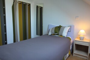 4 bedrooms, travel cot, free WiFi, bed sheets
