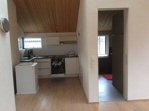  ثلاجة، فرن، موقد طهي مسطح، غسالة أطباق