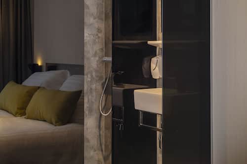 Tweepersoonskamer | Een kluis op de kamer, verduisterende gordijnen, gratis wifi, beddengoed