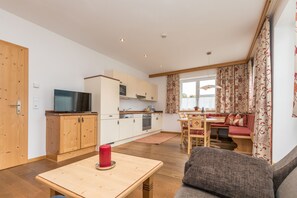 Apartamento superior, 2 quartos, para não fumantes, vista para a montanha | Cozinha privada