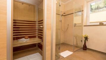 Superior Apartment, 2 Bedrooms, Non Smoking, Mountain View | Bathroom