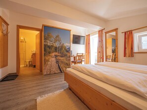 Standard Studio | Hypo-allergenic bedding, in-room safe, blackout drapes, soundproofing - Alpenhof Apartments (Mittersill)