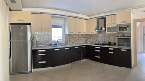 Luxury Villa | Private kitchen - Villa with Pool&Jacuzzi by the Sea (12) (Cesme)