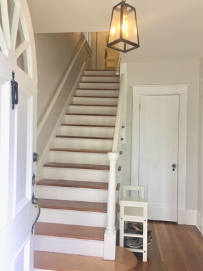 Interior - ELEGANT AND RELAXING BEACH GETAWAY, STEPS FROM THE WATER (New London)