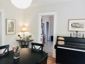 Dining - ELEGANT AND RELAXING BEACH GETAWAY, STEPS FROM THE WATER (New London)