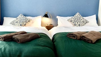 1 habitación, tabla de planchar con plancha, wifi gratis y ropa de cama