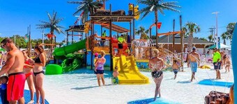 BEACH COTTAGE on LAKE/CANAL ☀ Complimentary GOLF CART - Sleeps 4 - Pet Friendly